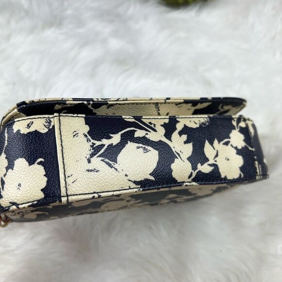 ♥️ Tory Burch leather crossbody ♥️ - Picture 3 of 5